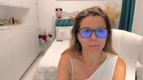 Snapshot of prettyblackeyes chatting on 07/13/26, 05:32 wilma online show from 07/13/26, 05:32