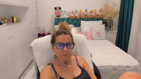 Snapshot of prettyblackeyes chatting on 07/18/26, 06:06 wilma online show from 07/18/26, 06:06
