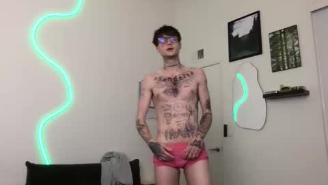 pretty boy online show from 12/19/25, 03:46