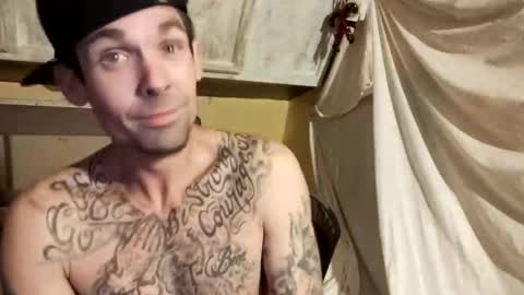 Snapshot of prettyboytatted69 chatting on 12/23/24, 06:00 Prettyslangin69 FYPM online show from 12/23/24, 06:00