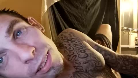 Snapshot of prettyboytatted69 chatting on 02/07/25, 04:16 Prettyslangin69 FYPM online show from 02/07/25, 04:16