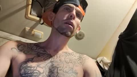 Snapshot of prettyboytatted69 chatting on 02/14/25, 10:59 Prettyslangin69 FYPM online show from 02/14/25, 10:59