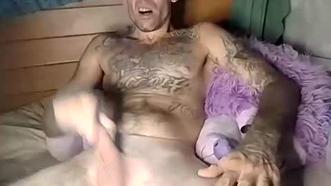 Snapshot of prettyboytatted69 chatting on 09/30/25, 10:04 Prettyslangin69 FYPM online show from 09/30/25, 10:04