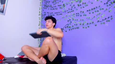 Snapshot of prettybunnies08 chatting on 02/01/25, 10:44 Enzo Denis online show from 02/01/25, 10:44