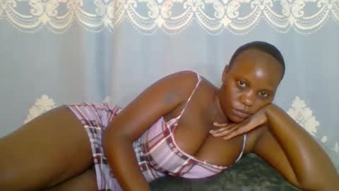 Snapshot of prettydarkskin002 chatting on 05/31/26, 10:33 SHANIA online show from 05/31/26, 10:33