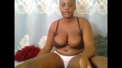 Snapshot of prettydarkskin002 chatting on 06/10/26, 10:25 SHANIA online show from 06/10/26, 10:25