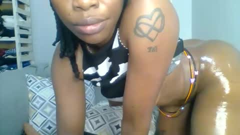 Snapshot of prettyela chatting on 11/25/25, 11:27 PrettyEla online show from 11/25/25, 11:27