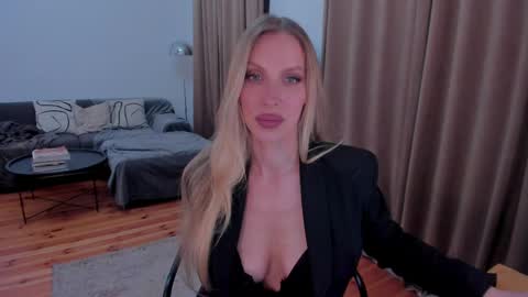Eva online show from 05/15/26, 11:45