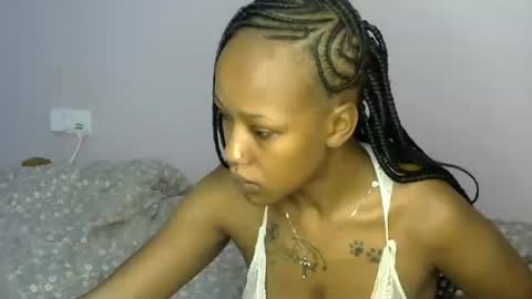 Snapshot of prettyley chatting on 05/17/26, 04:14 prettyley online show from 05/17/26, 04:14