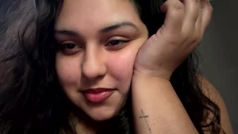 Snapshot of prettylillyy02 chatting on 11/10/25, 03:22 lilly333 online show from 11/10/25, 03:22