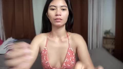 Snapshot of prettylittle_lady chatting on 12/19/25, 11:12 prettylittle_lady online show from 12/19/25, 11:12