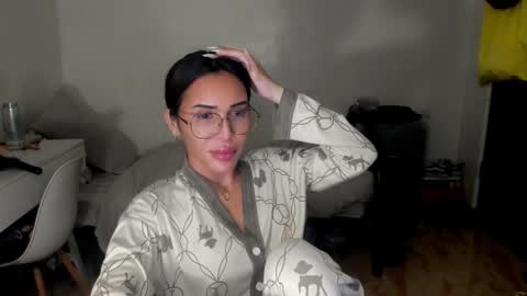 Snapshot of prettylittlesuckerr chatting on 10/03/25, 03:31 Jovill Mays online show from 10/03/25, 03:31