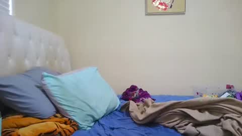 prettylondond online show from 07/18/26, 01:10