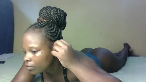 Snapshot of prettymelly_ chatting on 12/18/25, 06:41 Melly online show from 12/18/25, 06:41