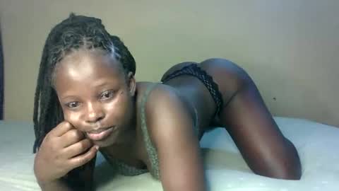 Snapshot of prettymelly_ chatting on 01/11/26, 01:21 Melly online show from 01/11/26, 01:21