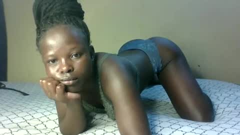 Snapshot of prettymelly_ chatting on 02/02/26, 12:20 Melly online show from 02/02/26, 12:20