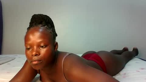 Snapshot of prettymelly_ chatting on 02/10/26, 01:10 Melly online show from 02/10/26, 01:10