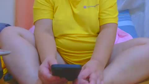 Snapshot of prettynhing chatting on 10/25/25, 02:56 Nhing online show from 10/25/25, 02:56