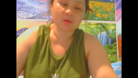 Snapshot of prettynhing chatting on 11/13/25, 12:04 Nhing online show from 11/13/25, 12:04