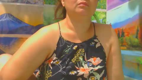 Snapshot of prettynhing chatting on 12/04/25, 01:42 Nhing online show from 12/04/25, 01:42