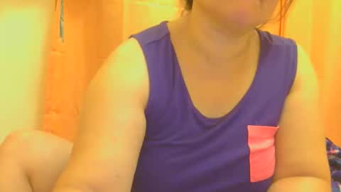 Snapshot of prettynhing chatting on 12/19/25, 03:41 Nhing online show from 12/19/25, 03:41