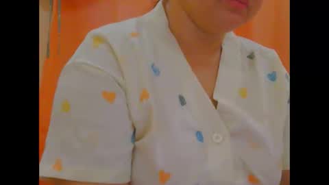 Snapshot of prettynhing chatting on 12/20/25, 10:39 Nhing online show from 12/20/25, 10:39