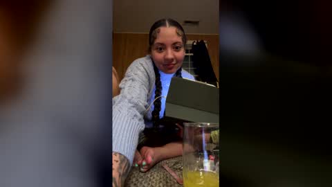 prettynnnpink online show from 04/16/26, 04:02