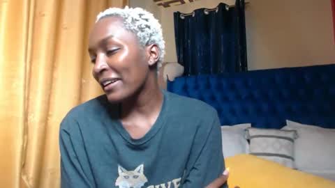 Snapshot of prettyquee chatting on 05/06/26, 10:42 sasha online show from 05/06/26, 10:42