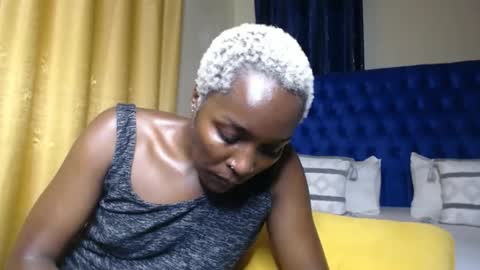 Snapshot of prettyquee chatting on 05/13/26, 09:39 sasha online show from 05/13/26, 09:39