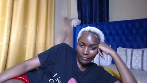 Snapshot of prettyquee chatting on 05/19/26, 12:55 sasha online show from 05/19/26, 12:55