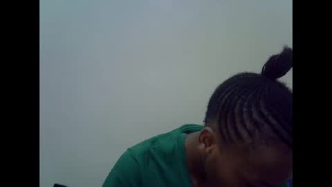 Snapshot of prettyqueenn1 chatting on 12/09/24, 07:17 sharon online show from 12/09/24, 07:17