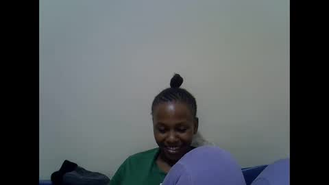 Snapshot of prettyqueenn1 chatting on 12/09/24, 10:22 sharon online show from 12/09/24, 10:22