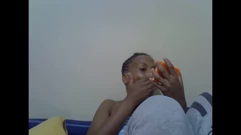 Snapshot of prettyqueenn1 chatting on 12/11/24, 05:48 sharon online show from 12/11/24, 05:48