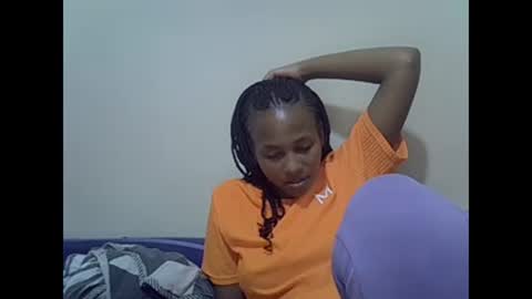 Snapshot of prettyqueenn1 chatting on 01/11/25, 09:36 sharon online show from 01/11/25, 09:36