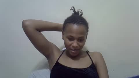 Snapshot of prettyqueenn1 chatting on 02/05/25, 09:40 sharon online show from 02/05/25, 09:40