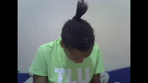 Snapshot of prettyqueenn1 chatting on 02/14/25, 07:49 sharon online show from 02/14/25, 07:49