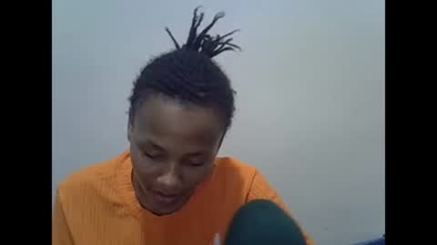 Snapshot of prettyqueenn1 chatting on 02/22/25, 06:52 sharon online show from 02/22/25, 06:52