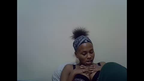 Snapshot of prettyqueenn1 chatting on 02/23/25, 03:29 sharon online show from 02/23/25, 03:29