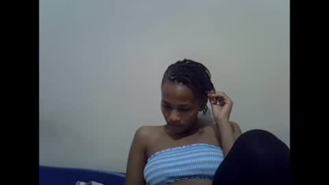 Snapshot of prettyqueenn1 chatting on 03/07/25, 09:48 sharon online show from 03/07/25, 09:48