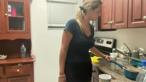 Snapshot of prettyyykittyyy22 chatting on 11/02/25, 09:39 prettyyykittyyy22 online show from 11/02/25, 09:39