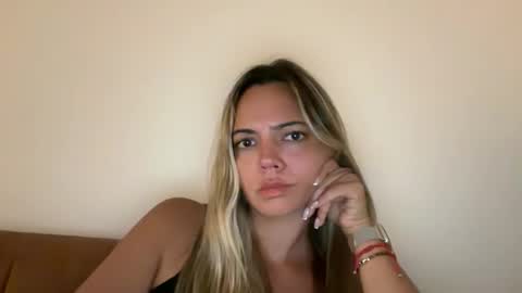 Snapshot of prettyyykittyyy22 chatting on 11/18/25, 05:12 prettyyykittyyy22 online show from 11/18/25, 05:12