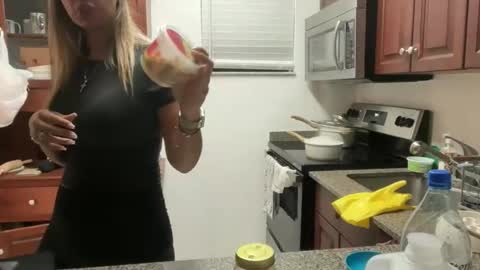 Snapshot of prettyyykittyyy22 chatting on 11/19/25, 12:43 prettyyykittyyy22 online show from 11/19/25, 12:43