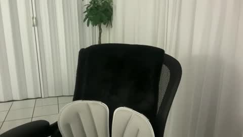 Snapshot of prettyyykittyyy22 chatting on 12/20/25, 05:25 prettyyykittyyy22 online show from 12/20/25, 05:25