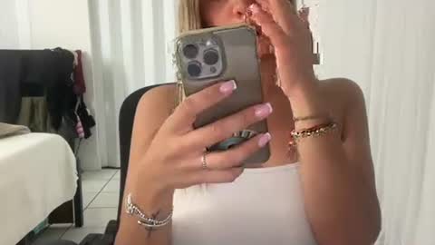 prettyyykittyyy22 online show from 04/24/26, 03:53