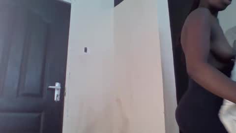 prettyzuzu online show from 10/21/25, 09:54