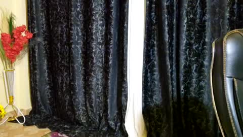 Snapshot of priceless_sexy chatting on 03/05/25, 02:03 priceless_sexy online show from 03/05/25, 02:03