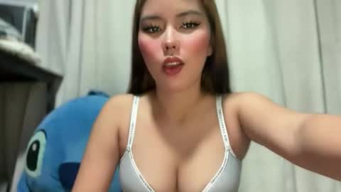 Snapshot of pricelessbeautyxxx chatting on 05/31/26, 08:32 TINA online show from 05/31/26, 08:32