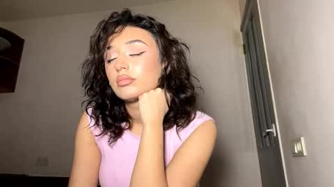 Snapshot of pricillalivsey chatting on 12/18/25, 02:23 Sofi online show from 12/18/25, 02:23