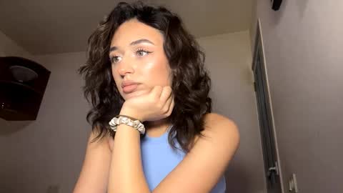 Snapshot of pricillalivsey chatting on 12/19/25, 03:52 Sofi online show from 12/19/25, 03:52