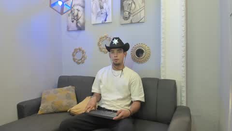 prince_arthur77 online show from 02/02/25, 12:46